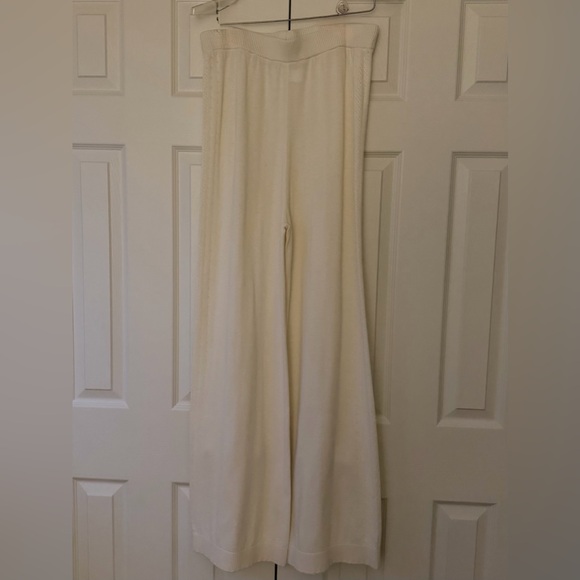 Elegant Cream V-Neck Sweater/Pant outfit - Picture 4 of 5